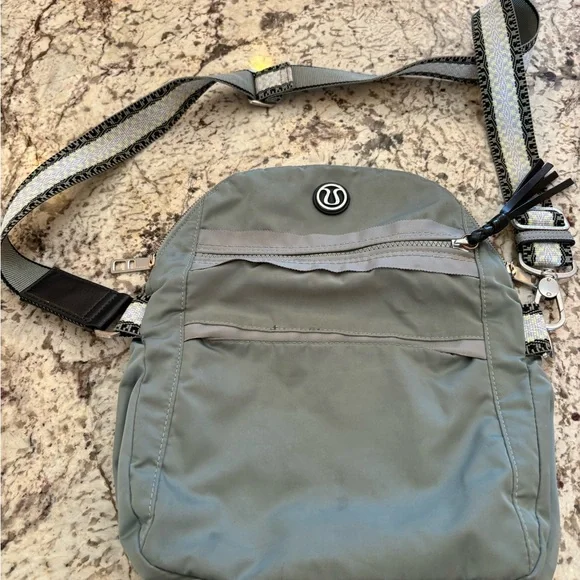 Lululemon Festival Bag Earl Gray - Picture 2 of 3